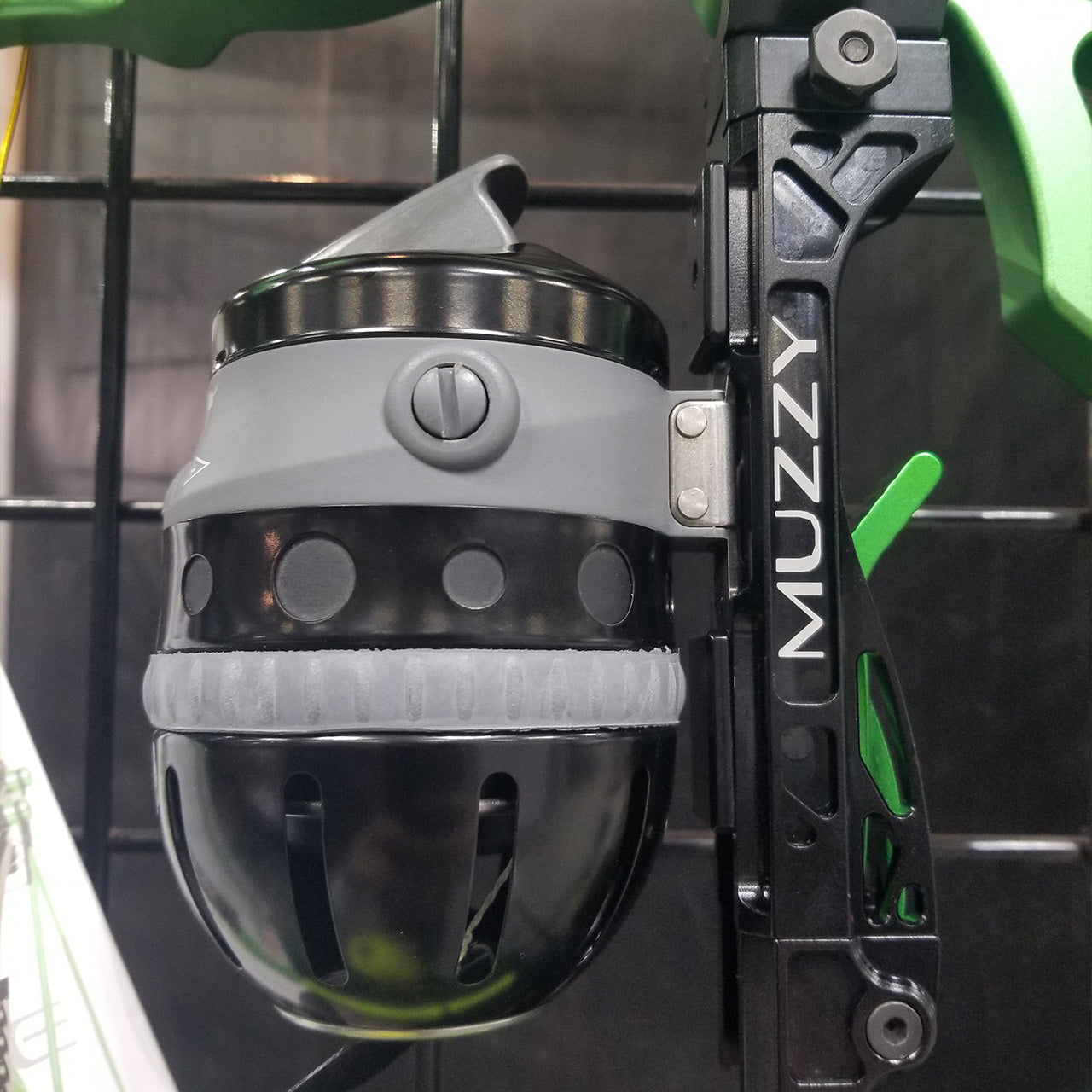 Muzzy Bowfishing LV-R Quick-Detach Reel Seat β Archery Country